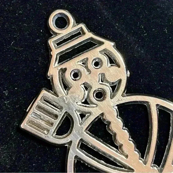 Modern Minimalist Art Snowman Pendant - Picture 7 of 7